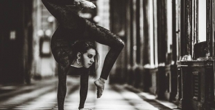 Contorsionniste dans la tradition du Cirque de Pékin - Elodie Chan