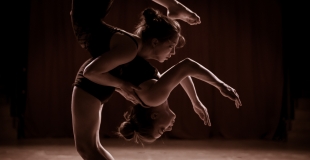 Contorsion de femmes
