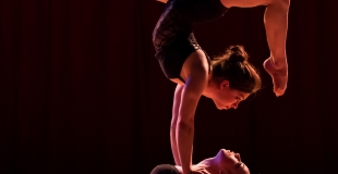 Duo de contorsion féminin